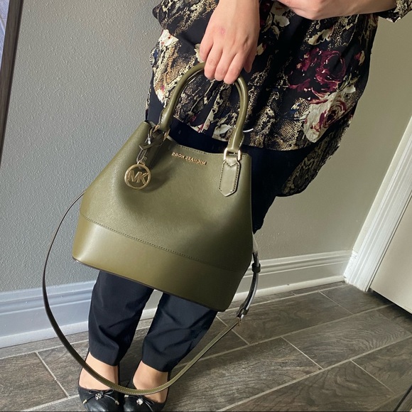 ❗️PRICE DROP ❗️Michael Kors trista duffle tote - Picture 2 of 8